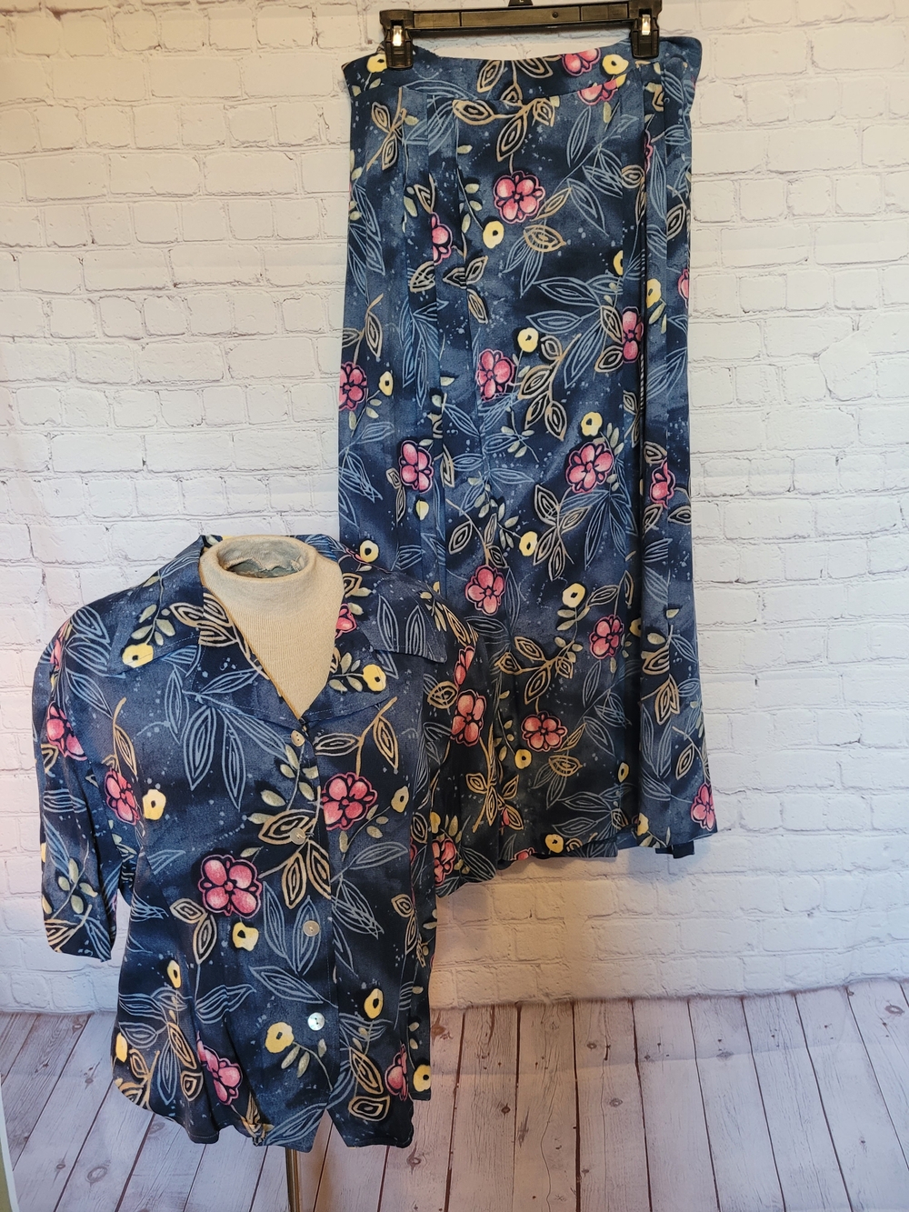 Vtg New Jaclyn Smith 2 Piece Matching Set Size XL Blue Floral Skirt Top